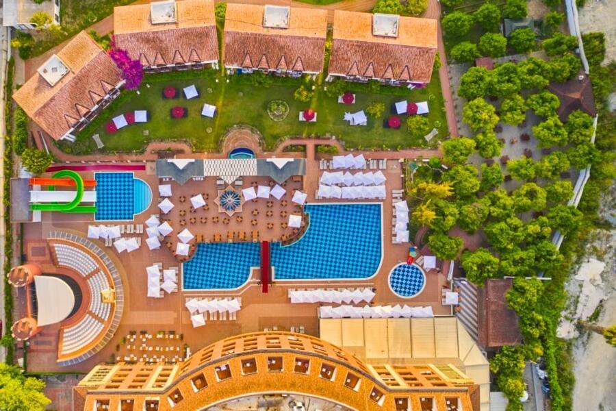 Noxinn Hotels Club Ultra All Inclusive Konaklı Extérieur photo