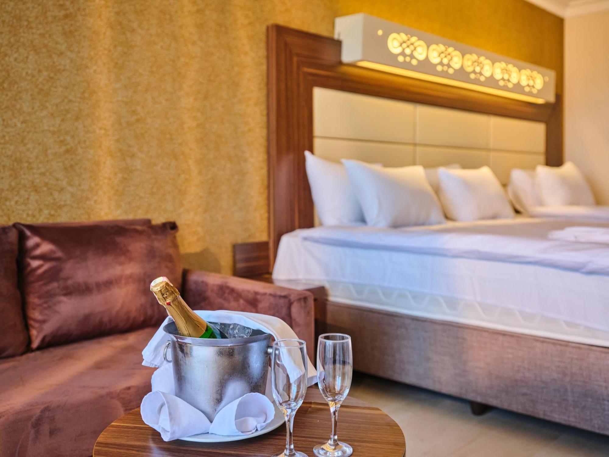 Noxinn Hotels Club Ultra All Inclusive Konaklı Extérieur photo